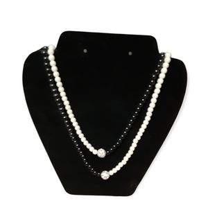 Avon,🦋white and black pearls.
